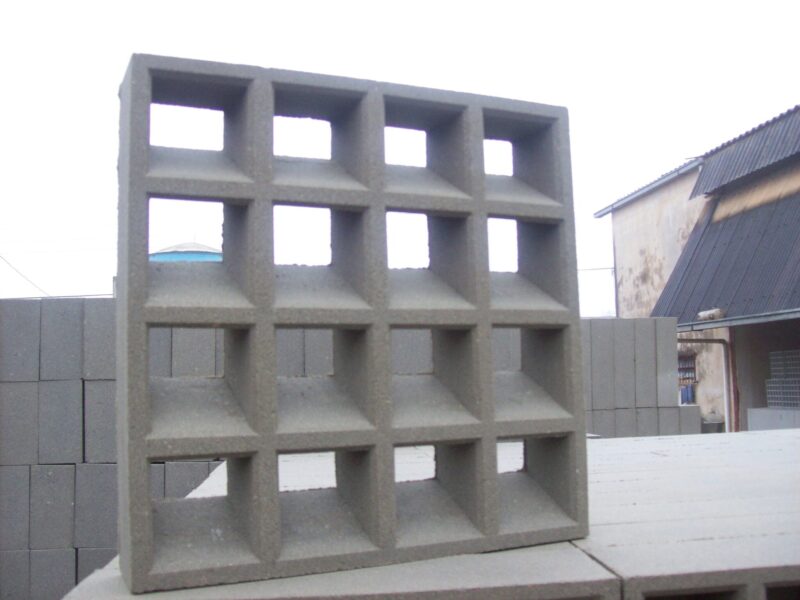 Elemento Vazado modelo 16 furos inclinados 39x39x7cm