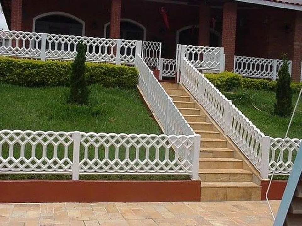 Grade de concreto modelo Indiana do Reformar Minha Casa, instalada em área externa de lazer. Compre da loja da Fábrica em São Paulo, Minas Gerais e Rio de Janeiro. 
